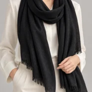 شال مخمل کبریتی لمه‌دار به رنگ مشکی